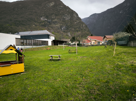 Transformation d'un terrain en place végétalisée à Séchilienne