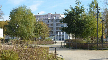 Saint-Martin-d'Hères : la place Lucie Aubrac, un archipel de jardins de pluie